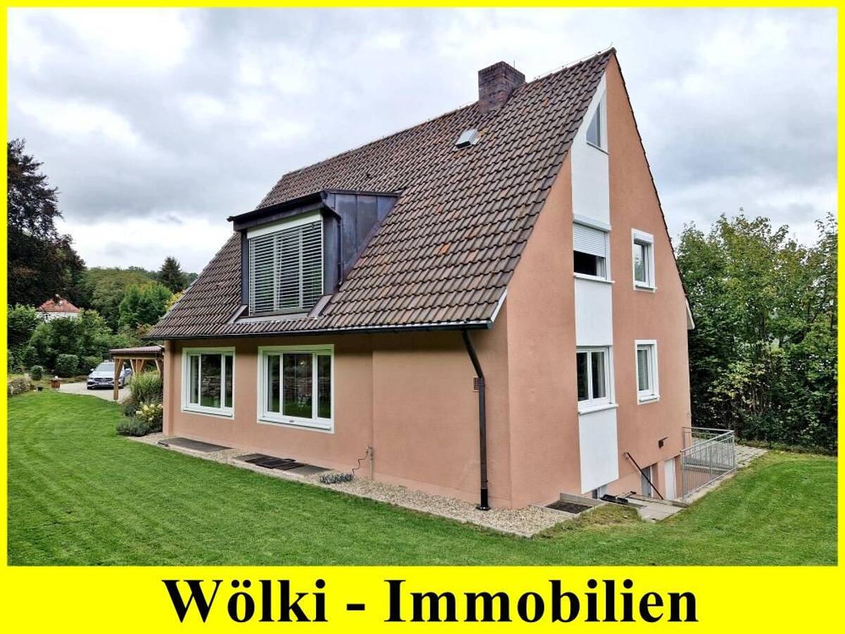 *** Gemütliches Einfamilienhaus mit großen Garten, Garage & Carport *** – 91171 Greding – Bild 1 von 9