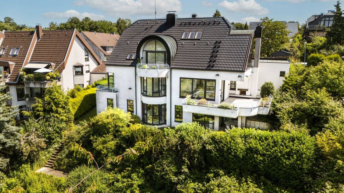 Wohnen wie im eigenen Haus: 4-Zimmer-Oase mit Kamin, Terrasse & Garage – 45239 Essen – Bild 1 von 9