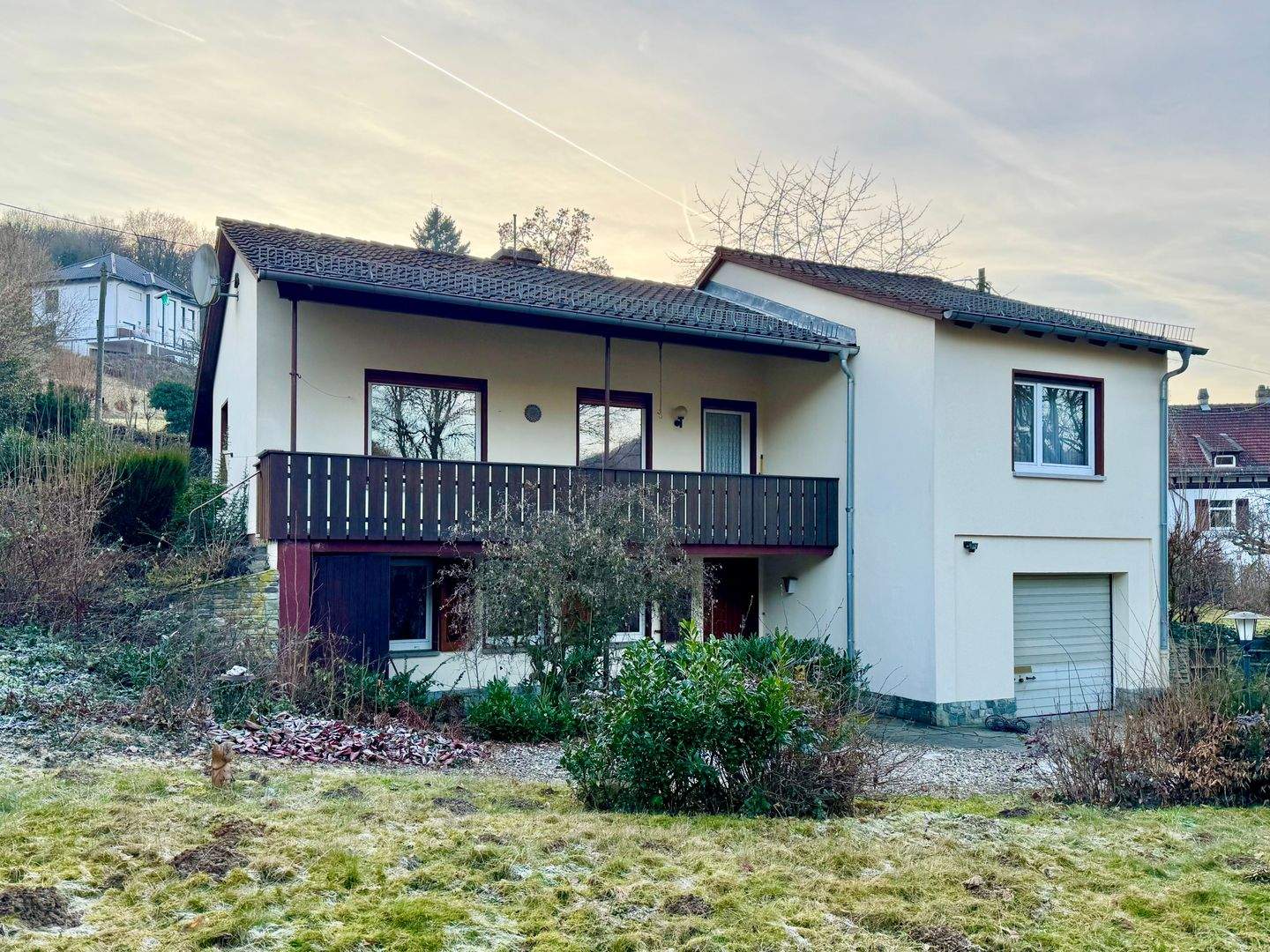 Sonne, Ruhe & Raum für Ideen – freistehendes Haus mit Traumgrundstück – Eppstein – Bild 1 von 9