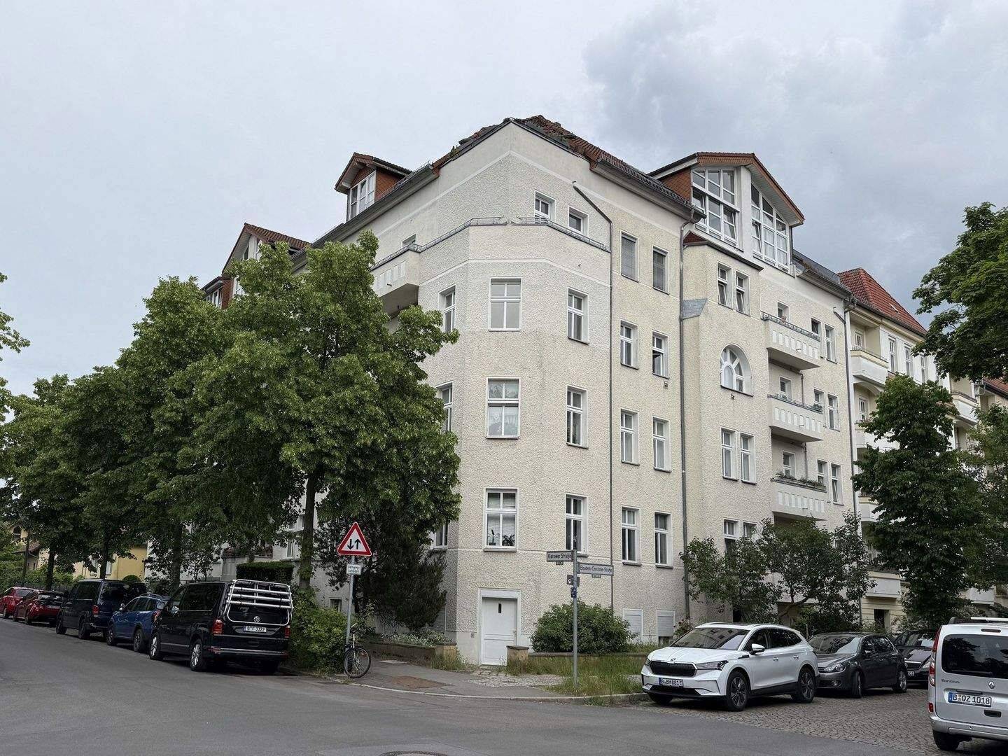 Vermietete, helle, geräumige Dachgeschosswohnung in bester Lage