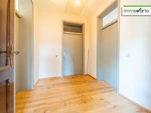 Schöne 2-Raum-Dachgeschosswohnung in der Villa Wolf mit offener Küche, Tageslichtbad mit Dusche. – 39112 Magdeburg – Vorschaubild 9
