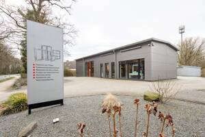 Modern wohnen, erfolgreich investieren - Stilvolles Wohnhaus mit vielseitiger Gewerbehalle – Johann-Justus-Weg 59 A, 26127 Oldenburg – Vorschaubild 2