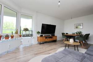 Moderne 3-Zimmer-Wohnung mit 2 Balkonen & Seeblick in Hamburg-Wandsbek – 22041 Hamburg – Vorschaubild 3