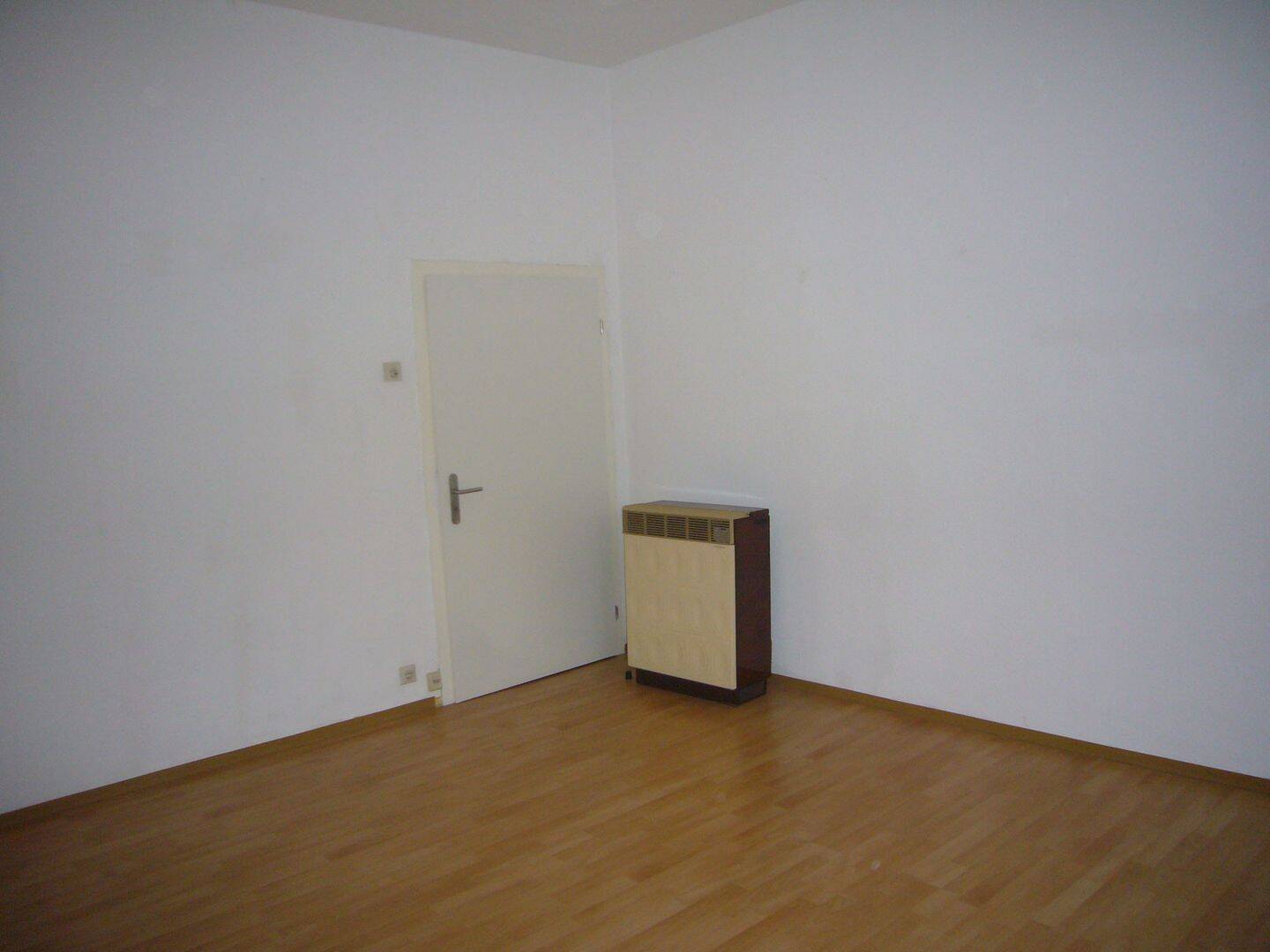 Sehr schöne 3 Zimmerwohnung zu vermieten.(Mit Einbauküche und Balkon) (Auch für WG sehr gut geeignet) – Pforzheim – Vorschaubild 3