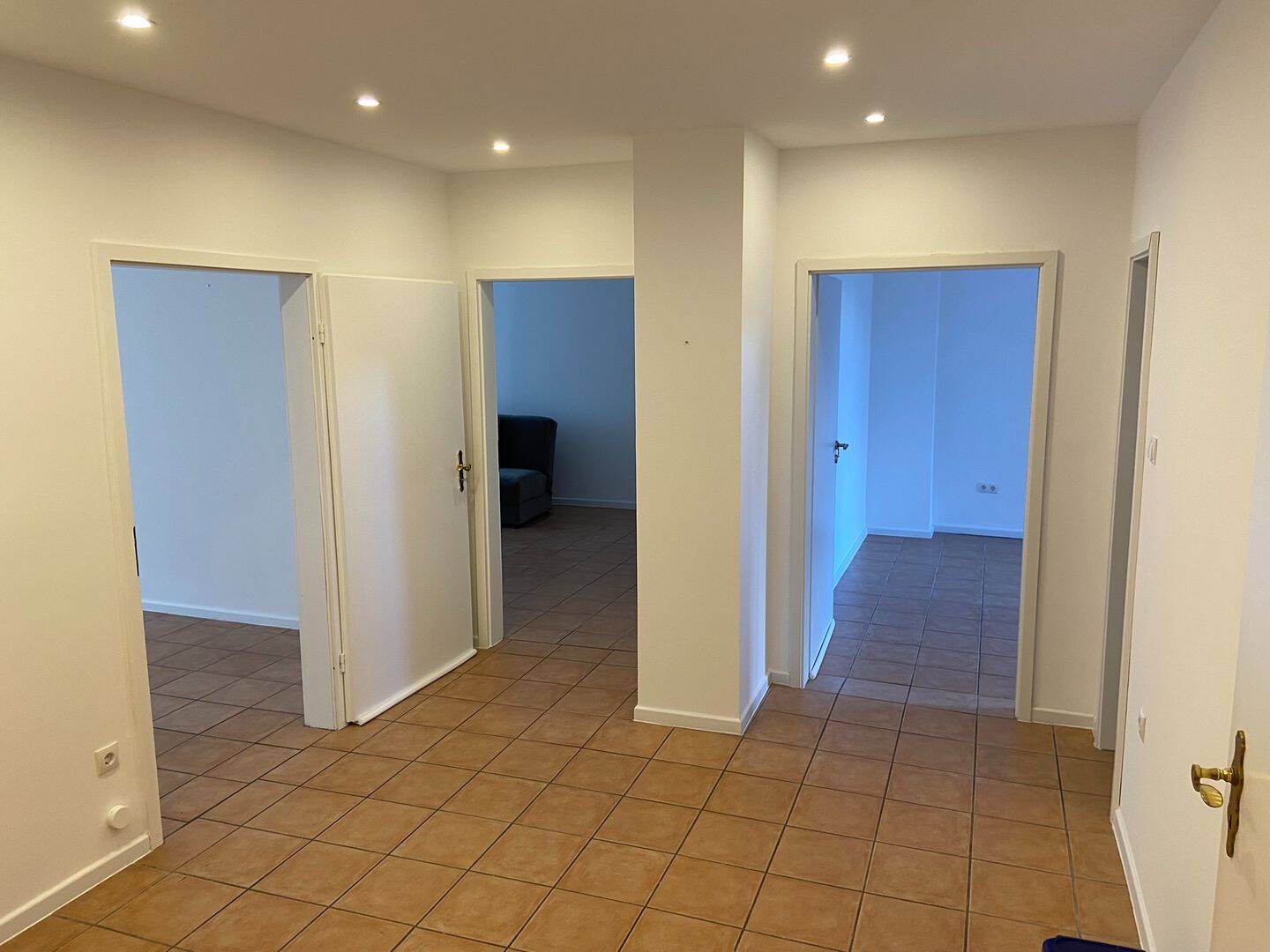 Großzügige 3-Zimmer-Wohnung mit Balkon – Köln – Vorschaubild 6
