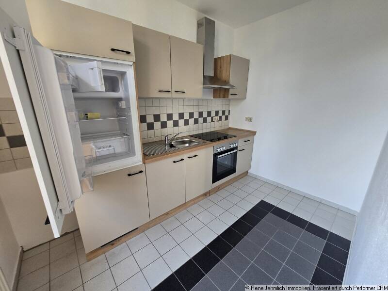 Vermietete gemütliche 2-Raum-Wohnung mit Balkon, offener Küche und Blick in den Innenhof
