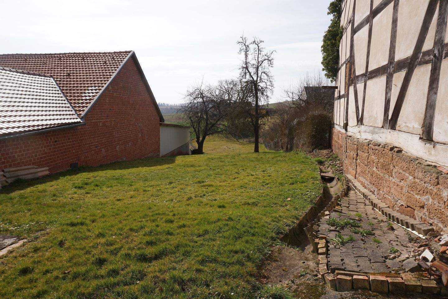 *** Preisreduzierung! - Einfamilienhaus mit Wiese und Stallung in Edertal OT zu verkaufen *** – Edertal – Bild 1 von 9