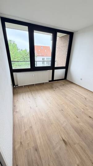 Einziehen & wohlfühlen: 3-Zimmer-Wohnung mit 2 Bädern und 2 Balkonen in Köln-Westhoven – 51149 Köln – Vorschaubild 8