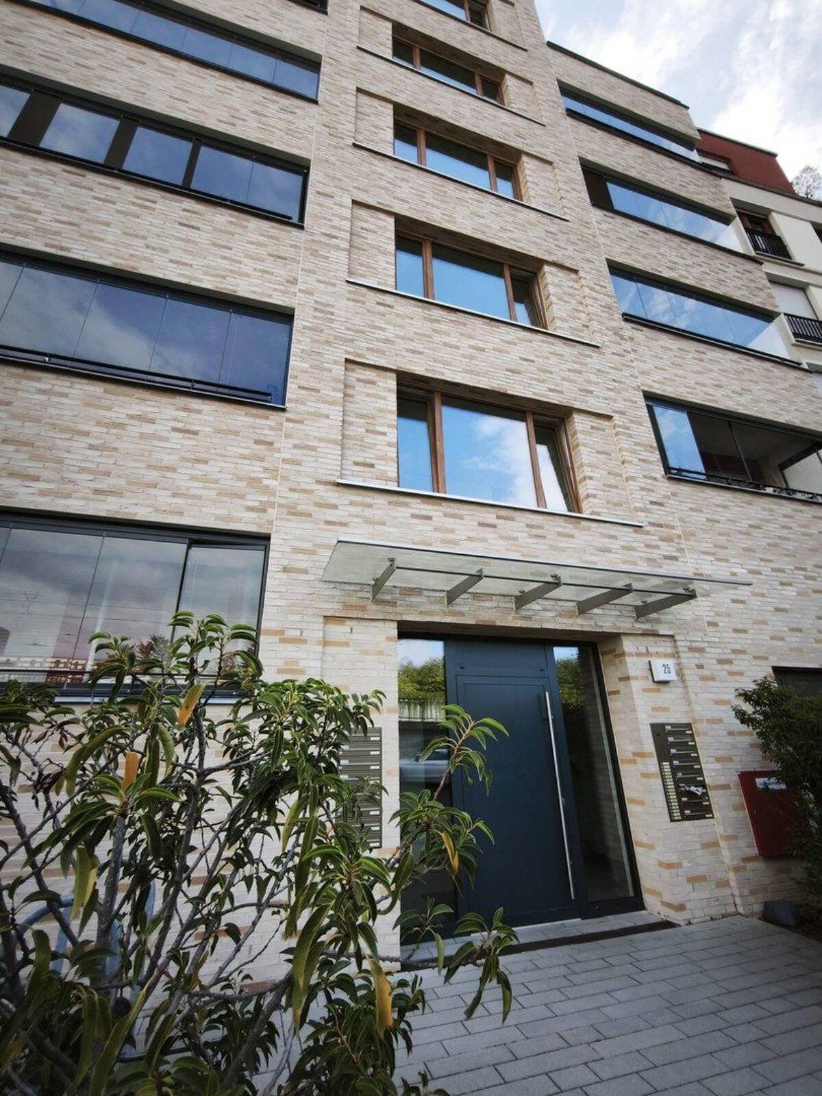 Traumhaft 2-Zimmer Wohnung Perfekte Messe-Lage: Erstklassige Anbindung im Herzen von Frankfurt – 60327 Frankfurt am Main – Bild 1 von 9
