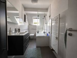 Der perfekte Start ins Eigenheim - Charmante Dachgeschosswohnung zum Wohlfühlen – 46045 Oberhausen – Vorschaubild 2