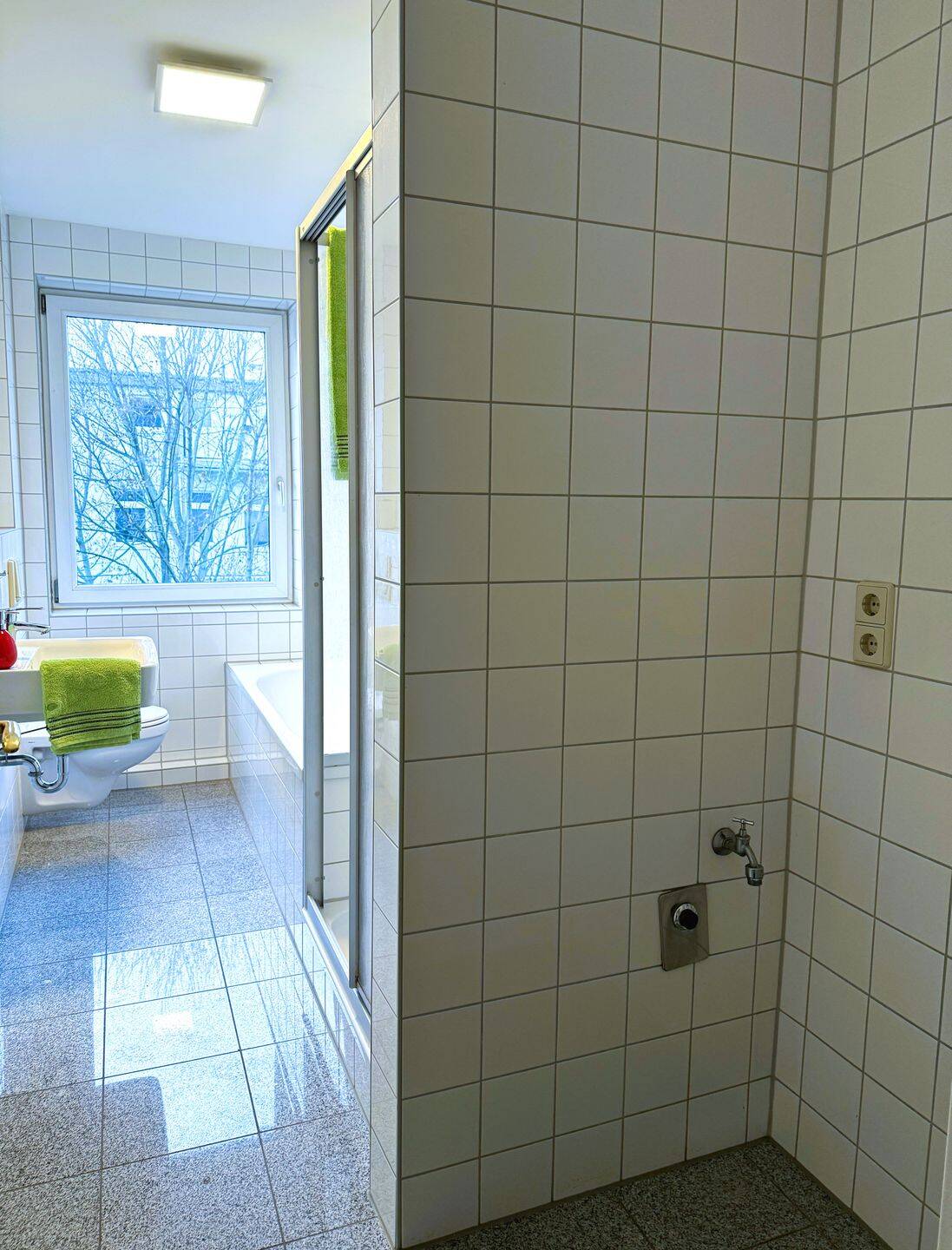 Großzügig geschnitten mit Balkon und Tageslichtbad – Magdeburg – Vorschaubild 4