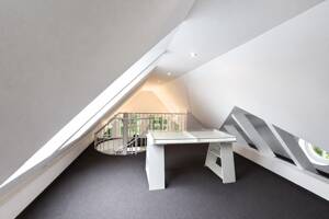AIGNER - Lichtdurchflutete Dachgeschosswohnung mit separatem Hobbyraum am Pasinger Stadtpark – 81243 München – Vorschaubild 3