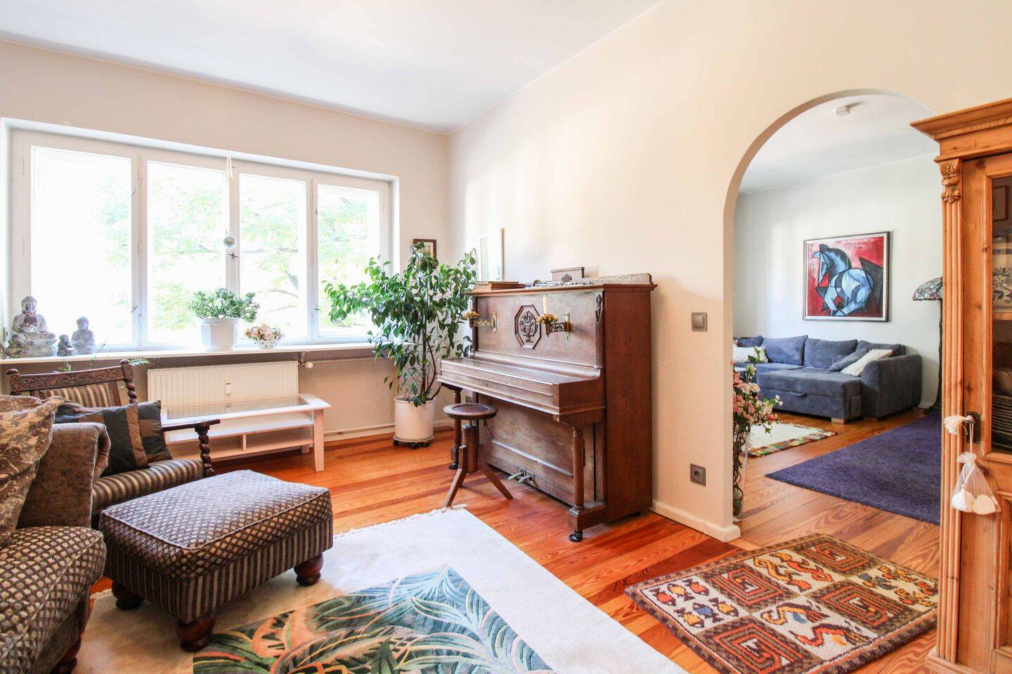Bezugsfreie, charmante 4 Zimmerwohnung mit Loggia im denkmalgeschützten Objekt – Berlin – Vorschaubild 4