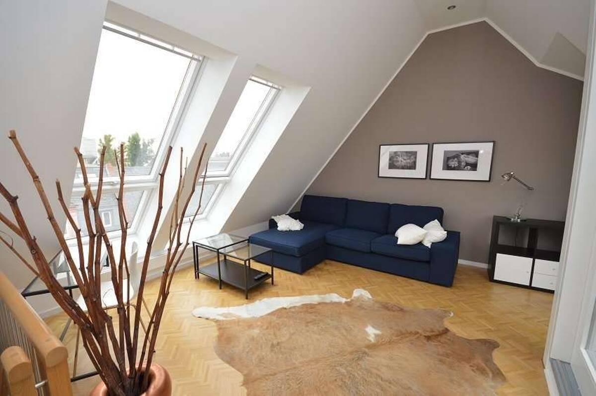 Direkt am Schweizer Platz: DG-Mainsonette mit Süd-Balkon – 60596 Frankfurt am Main – Bild 1 von 9
