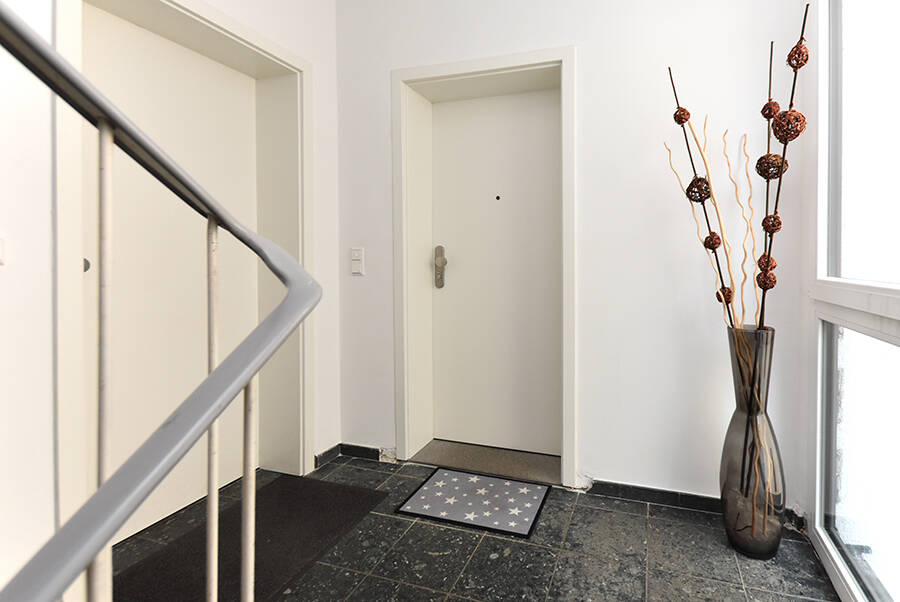 Kernsaniertes, modernes Wohn-/Praxisgebäude – Hannover – Bild 1 von 4