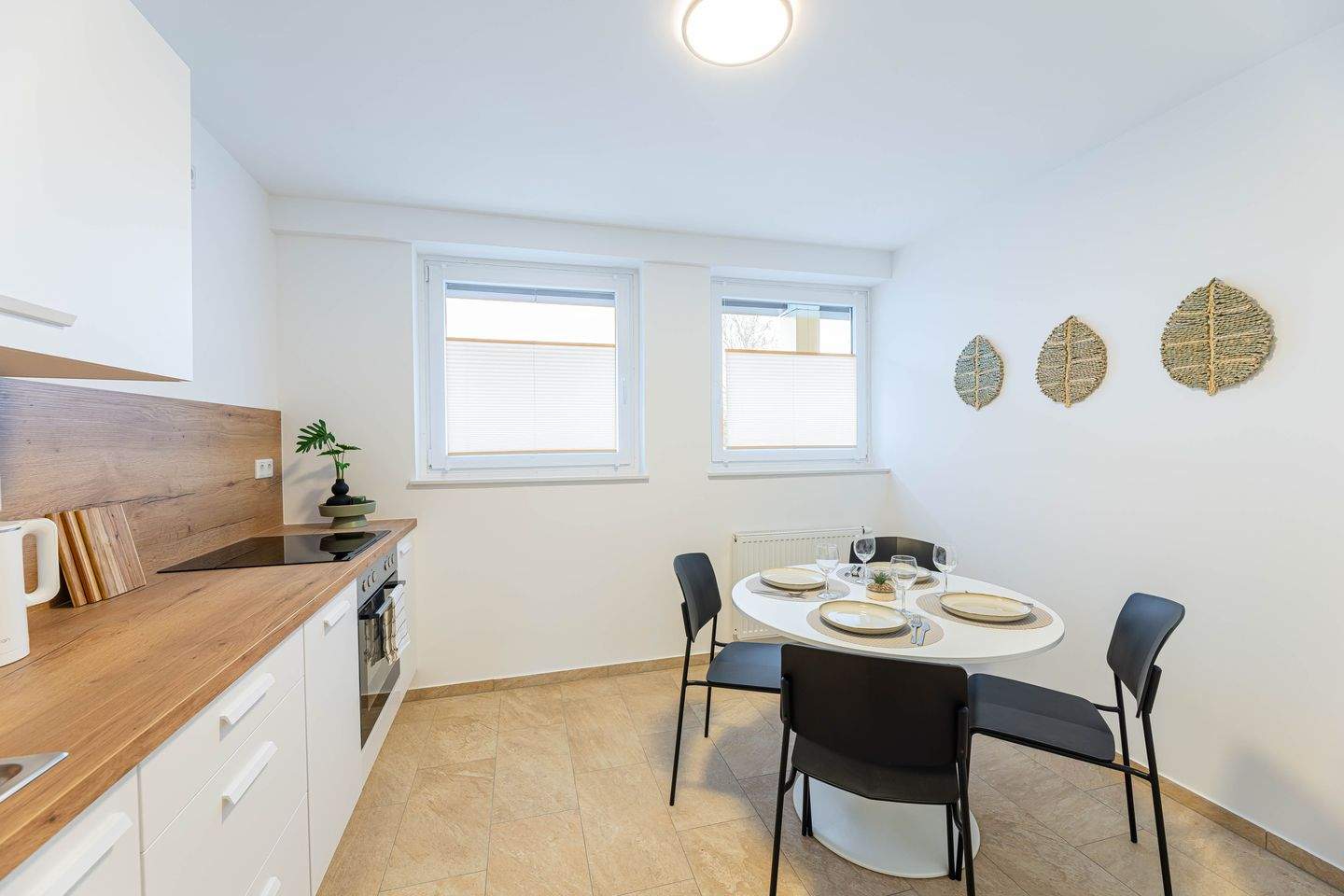 Möblierte, sanierte 2-Zimmer-Wohnung mit separater Küche & Balkon – Nürnberg – Vorschaubild 6