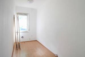 Bezugsfreie Hochparterre-Wohnung mit hohen Decken und zentraler Anbindung – 70374 Stuttgart – Vorschaubild 7