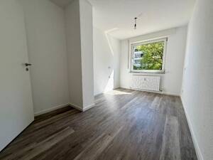 Erstbezug nach Sanierung: 4-Zimmer-Wohnung mit offener Wohnküche, Balkon und Stellplatz in Mainz-Mombach – 55120 Mainz – Vorschaubild 4