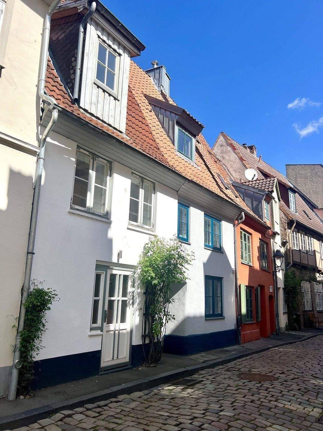 Kernsaniertes, modernes sehr stilvolles Stadthaus mit Dachterrasse in Lübeck zu vermieten