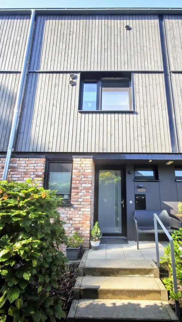 Familienidylle Reihenmittelhaus in Hamburg-Sülldorf – Hamburg – Bild 1 von 9