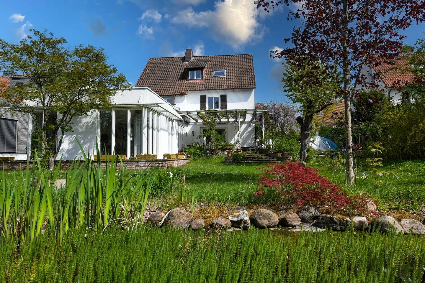 Großzügiges Einfamilienhaus mit Charme, Pool und traumhaftem Garten in bester Lage von Lüneburg – Lüneburg – Bild 1 von 9