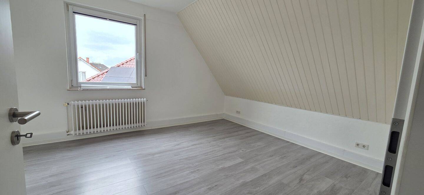 Moderne Wohnung im DG: Einbauküche inklusive – Bielefeld – Vorschaubild 6