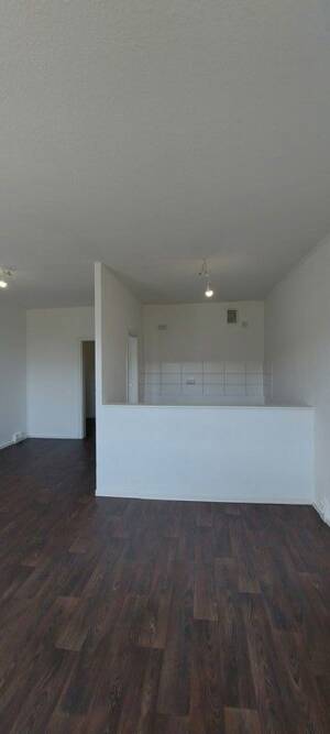 Das Glück hat ein Zuhause: großzügige 3-Zimmer-Wohnung – 1239 Dresden – Vorschaubild 5