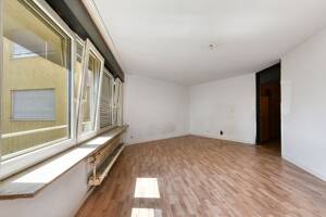 +++ 8.OG mit Fernblick & Süd/Ost-Balkon - bequemes Wohnen - ÖPNV & Geschäfte vor der Tür - sanierungsbedürftig +++ – 70437 Stuttgart – Vorschaubild 9
