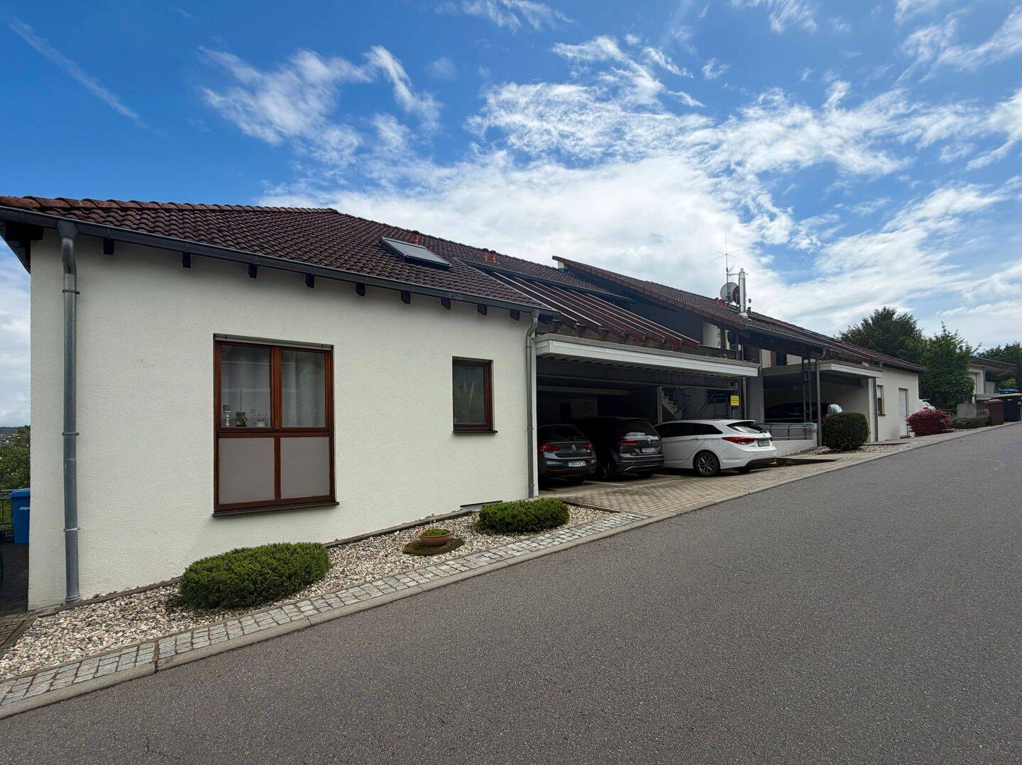 Charmante 2,5-Zimmer-Eigentumswohnung mit Terrasse und Stellplatz in Tauberbischofsheim – Tauberbischofsheim – Vorschaubild 4