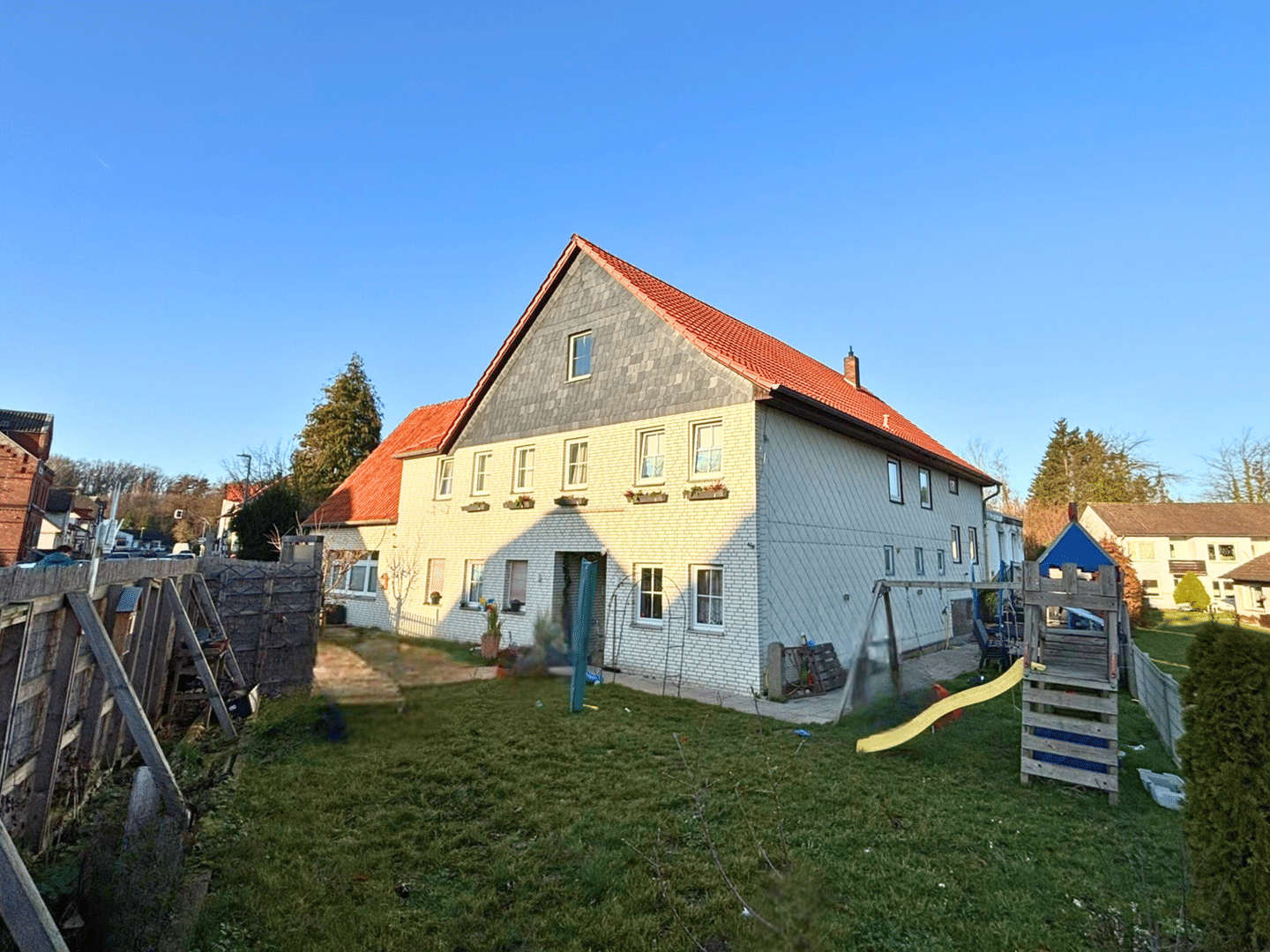 Großes Mehrfamilienhaus mit Ausbaupotenzial und flexibler Nutzung – Coppenbrügge – Vorschaubild 2