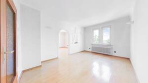 Großzügige 4-Zimmer-Altbauwohnung im denkmalgeschützten Wohnhaus
