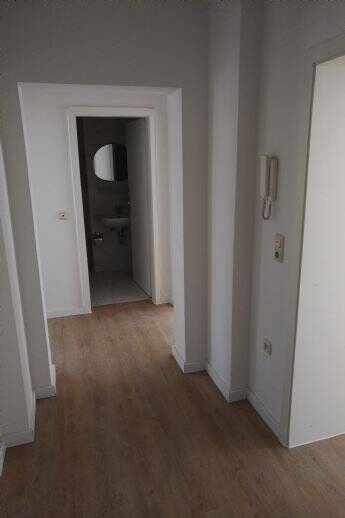 Separate EG-3-Zi.-Wohnung mit großem Balkon und Glasfaseranschluss in ordentlichem Haus – Chemnitz – Vorschaubild 9