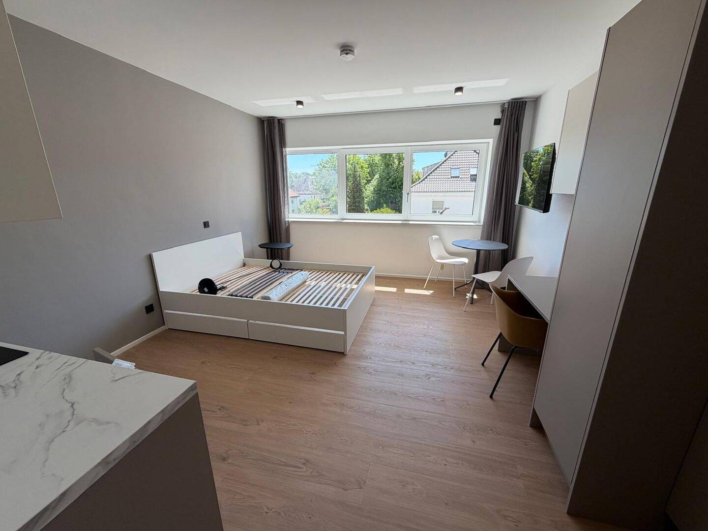 Möbliertes 1-Zimmer-Apartment zur Zwischenmiete im Juni 2026 – Erstbezug nach Sanierung – Regensburg – Vorschaubild 2