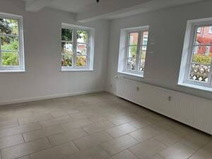 Bildschöne sanierte 4 Zimmer Wohnung in einem Reetdachhaus über 2 Ebenen – 21039 Hamburg – Vorschaubild 3