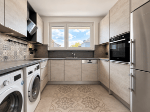 Großzügige Drei-Zimmer-Wohnung mit zwei Balkonen und Stellplatz - Frankfurt Heddernheim – 60439 Frankfurt am Main – Vorschaubild 3