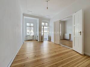 BEZUGSFREI: 3-Zi.-Altbauwohnung, Balkon, Stuck, Dielen für den individuellem Gestaltungsspielraum! – 10713 Berlin – Vorschaubild 5