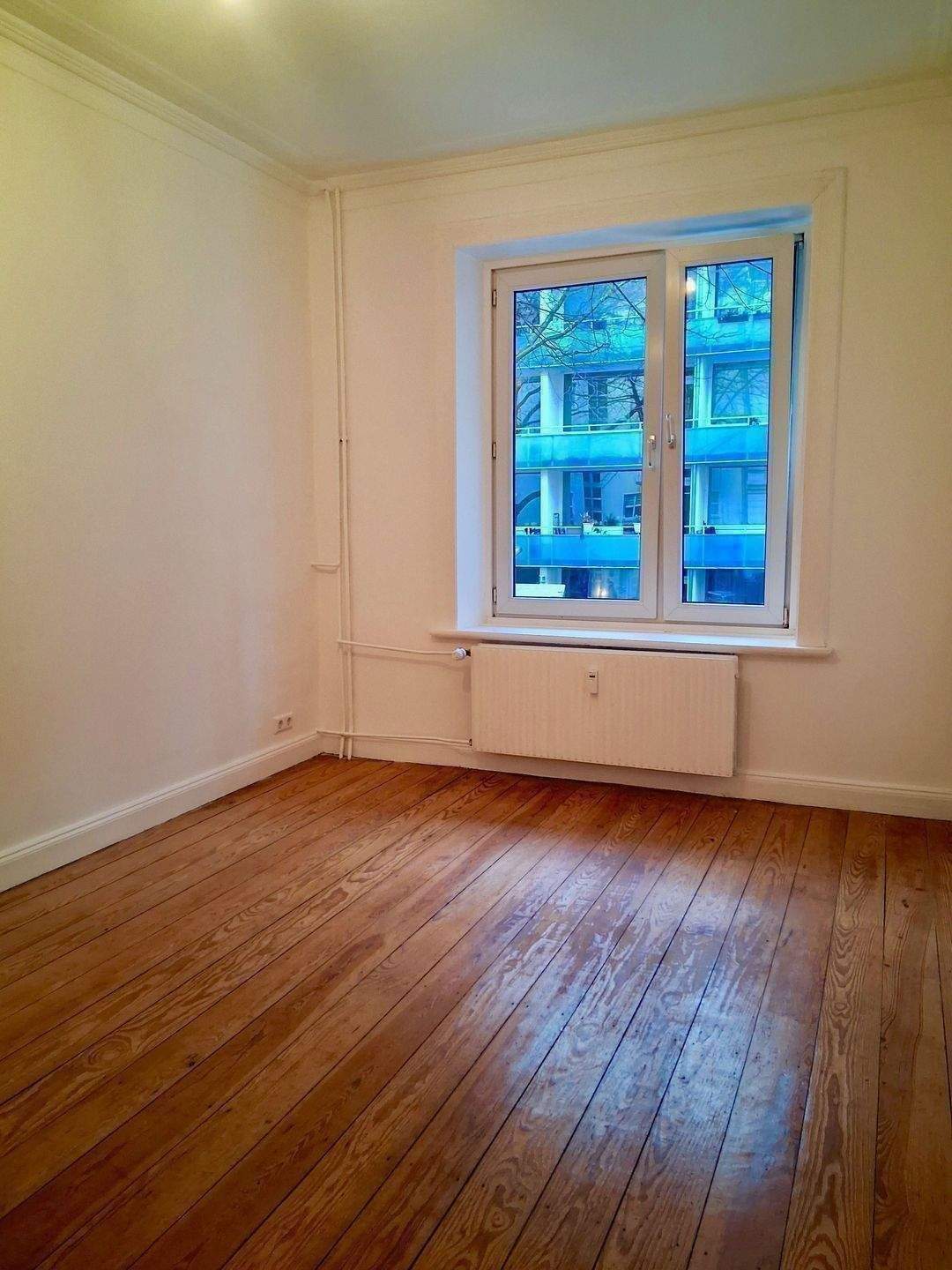 zu verkaufen - freie Eigentumswohnung - 1 OG - zauberhaft - Dielen Stuck - kleine Dachterrasse - bezugsfertig – Hamburg – Bild 1 von 9