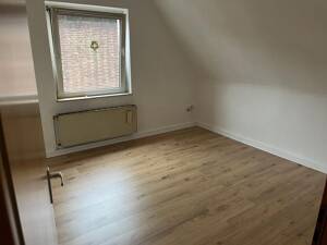 Gepflegte 2-Zimmer-Dachgeschosswohnung in Oberhausen - ab 01.11.2026 zu vermieten