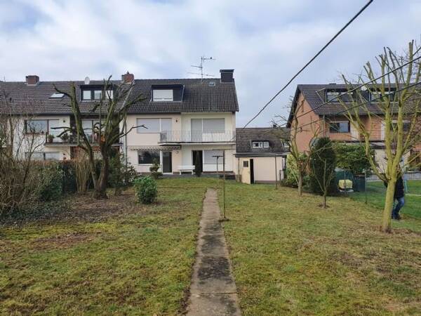 Mehrfamilienhaus in 51143 Köln mit 200 m² kaufen