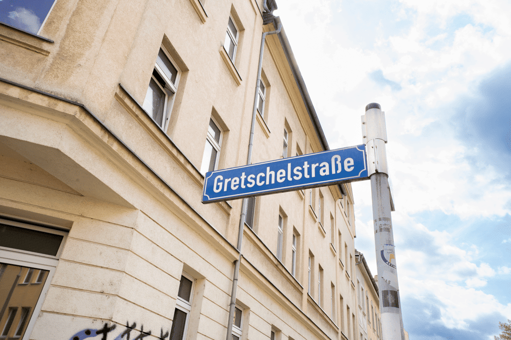 Hochwertig renovierte 2-Raum-Wohnung! Inkl. EBK