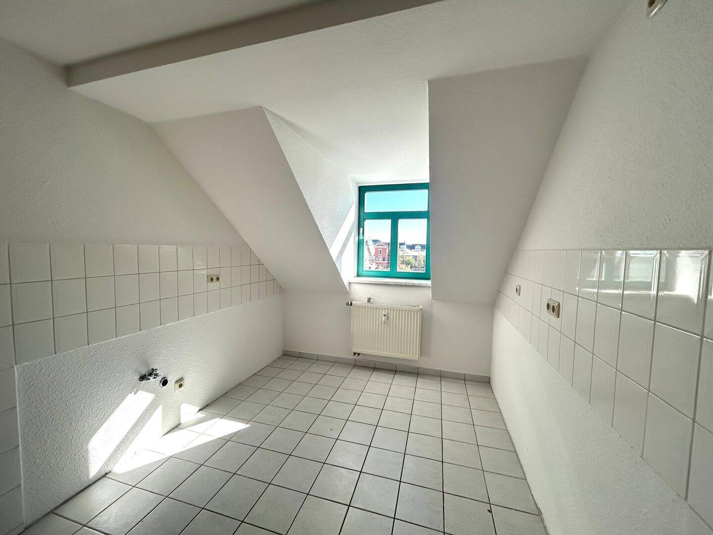 ***Helle 3-Zimmer-Dachgeschosswohnung in Altendorf mit neuem Bodenbelag*** – Chemnitz – Vorschaubild 4