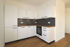 Großzügige 4 Zimmer mit EBK, 2 Bädern und großem Westbalkon! – 4179 Leipzig – Vorschaubild 4