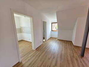 m3482 Großzügige und Top-sanierte 3-Zimmer-Studio-Wohnung mit Dachloggia – 90765 Fürth – Vorschaubild 3