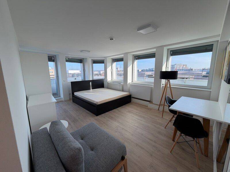 Stilvoll möblierte Etagenwohnung mit Balkon und modernem Ambiente zum Wohlfühlen – Düsseldorf – Bild 1 von 8