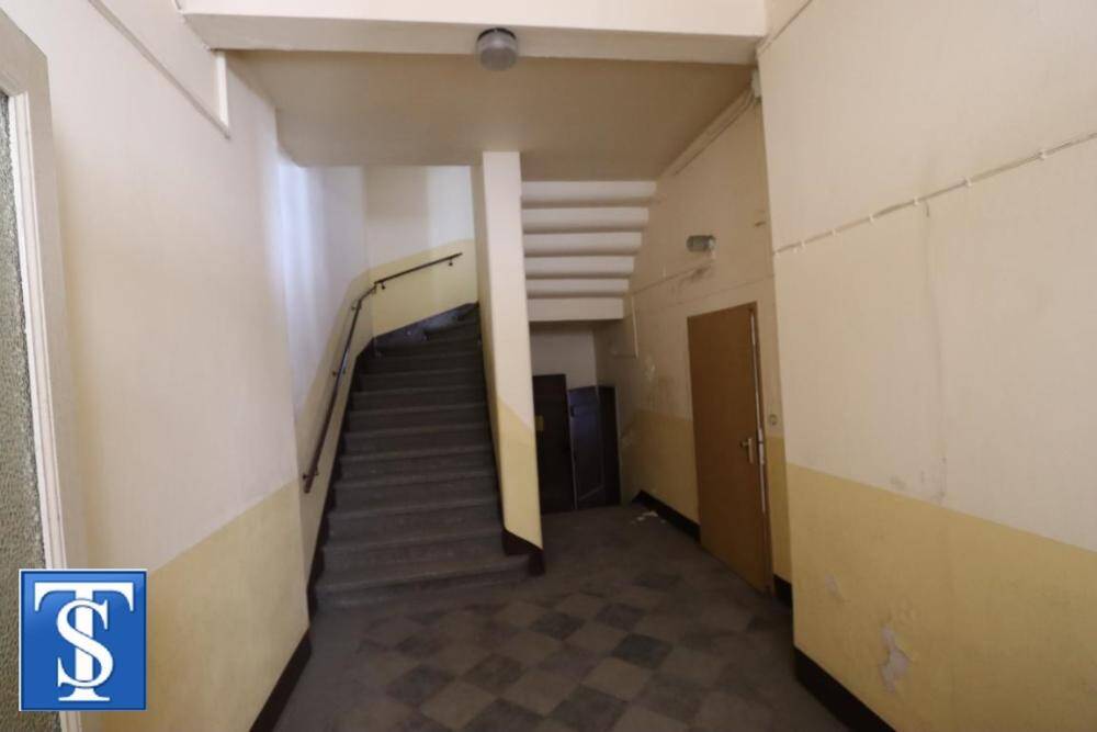 Objekt-Nr.: 12421 - Mehrfamilienhaus mit Öfen im Zentrum von Plauen wartet auf Sanierung – Plauen – Vorschaubild 2