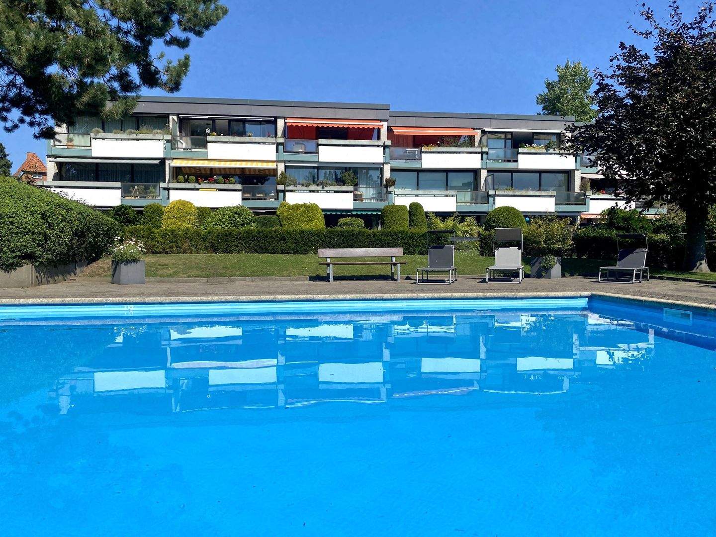 Wohnen wie im Urlaub - helle 2,5 Zimmer-Wohnung mit Süd-Balkon, Panoramablick & Wellnessresort! – Lübeck – Bild 1 von 9
