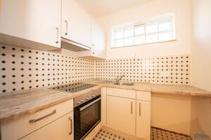 Charmante 2-Zi.-Dachgeschosswohnung mit Balkon und Tiefgaragenstellplatz – 22761 Hamburg – Vorschaubild 3