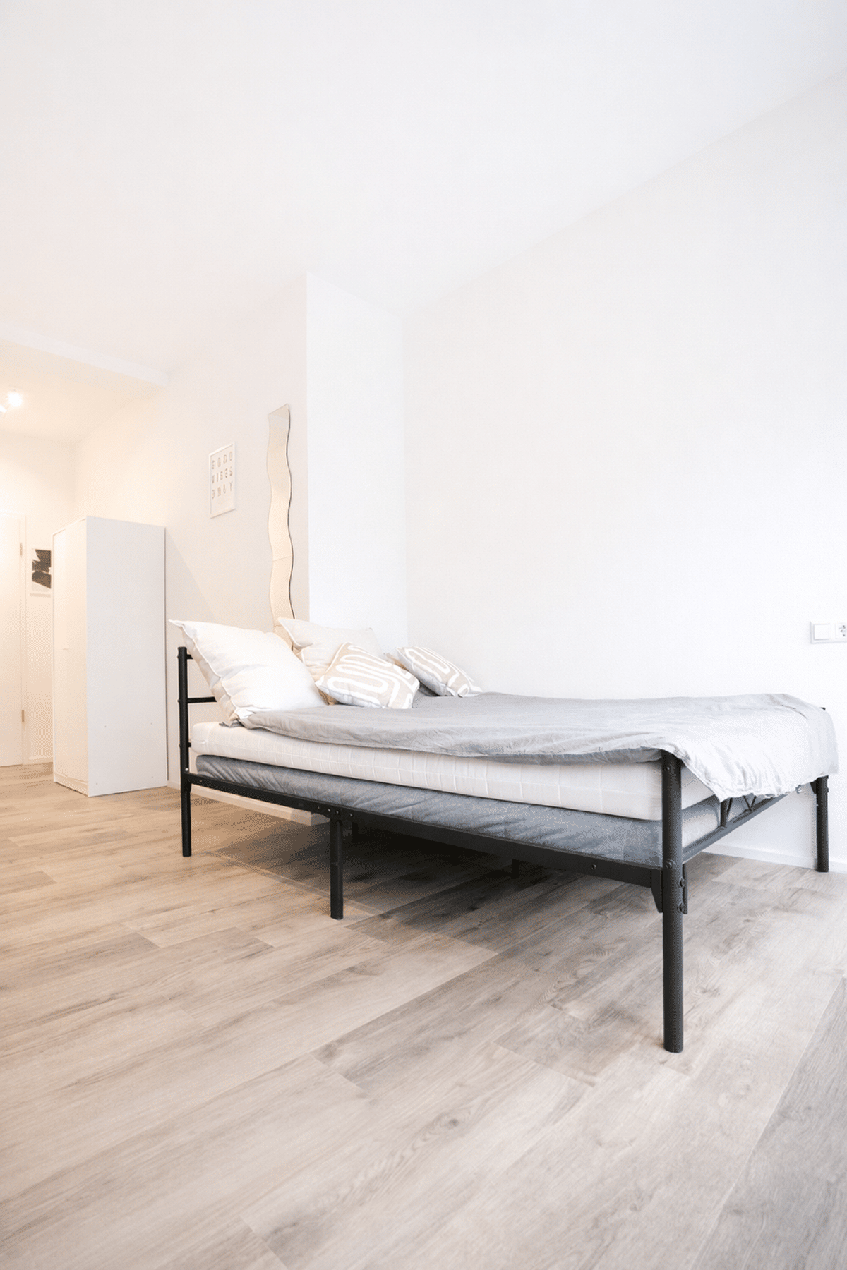 Mitten in STUTTGART ! Wunderschöne vollmöbilierte Studioapartments – 70190 Stuttgart – Bild 1 von 9