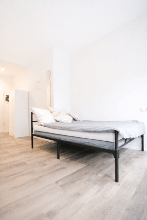 Mitten in STUTTGART ! Wunderschöne vollmöbilierte Studioapartments – 70190 Stuttgart – Vorschaubild 1