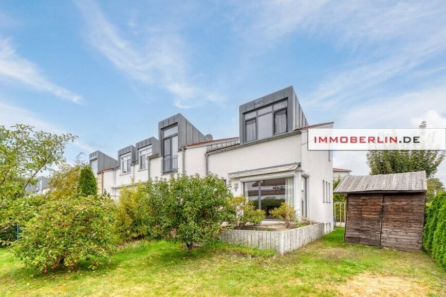 IMMOBERLIN.DE - Extravagantes Reihenendhaus mit Südgarten im Berliner Speckgürtel – Wandlitz – Bild 1 von 9